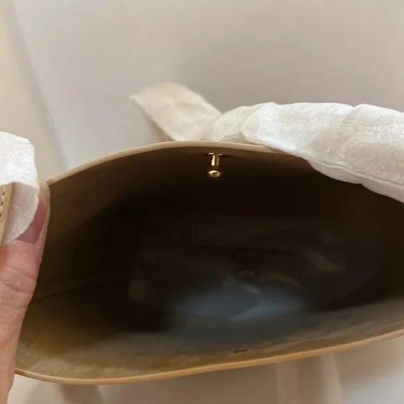 Samara Vegan Crossbody Bag with Skin & Co Truffle Therapy Toner & Cleansing Oil - Picture 11 of 11